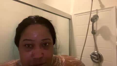 Snapshot of royalepryncess chatting on 11.12.25 royalepryncess online show from 11.12.25