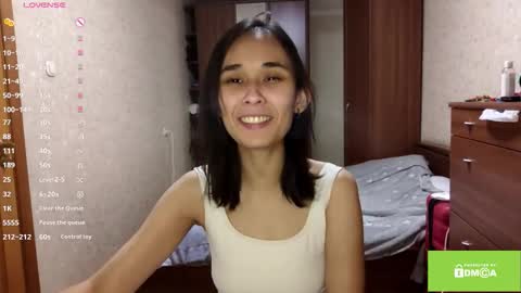 Snapshot of rubyejakobson chatting on 10.11.25 Leslie online show from 10.11.25