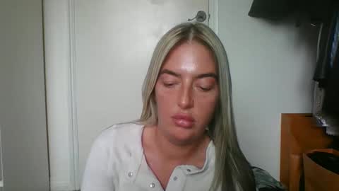 Snapshot of rubyredxxxoxxx chatting on 02.15.25 rubyredxxxoxxx online show from 02.15.25