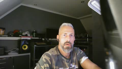 Snapshot of ruffi77 chatting on 01.05.25 Chico que rico Caliente online show from 01.05.25