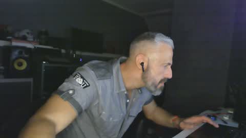 Snapshot of ruffi77 chatting on 01.08.25 Chico que rico Caliente online show from 01.08.25