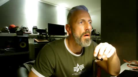 Snapshot of ruffi77 chatting on 02.23.25 Chico que rico Caliente online show from 02.23.25