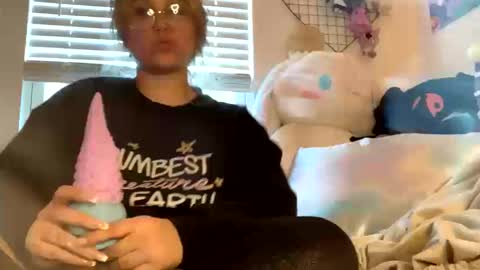 Snapshot of sadgirlsocial chatting on 10.11.25 sweet angel baby  online show from 10.11.25