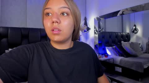 Snapshot of sadiefoster chatting on 09.25.25 Sadie online show from 09.25.25