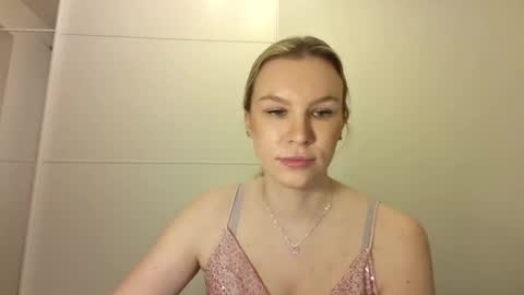 Snapshot of sadieshine chatting on 10.15.25 Sadie online show from 10.15.25