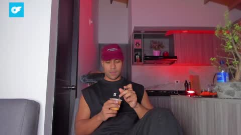 Snapshot of sag_1998 chatting on 01.10.25 Sag online show from 01.10.25