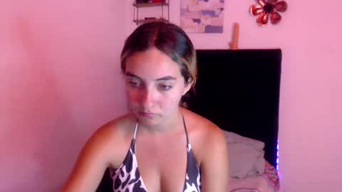 Snapshot of sakuraa_petitex chatting on 11.05.25 Sakura online show from 11.05.25