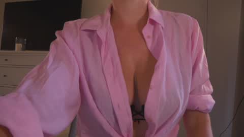 IsaBella-  online show from 09.13.25