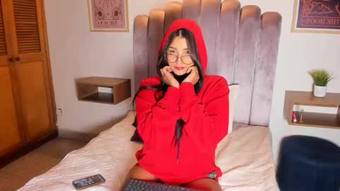 Snapshot of samantha_lux_ chatting on 10.16.25 samantha_lux_ online show from 10.16.25