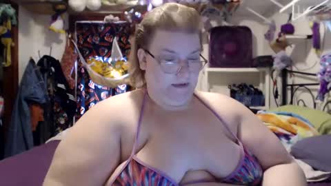 Snapshot of sammiejean85 chatting on 11.12.25 SammieJean online show from 11.12.25