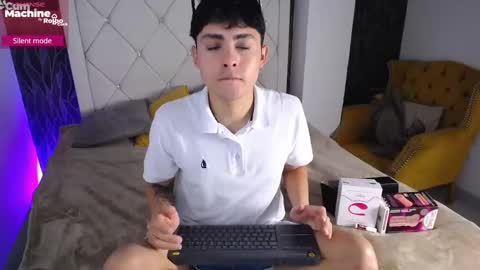 Snapshot of samu_foxxx chatting on 09.12.25 SAMU online show from 09.12.25
