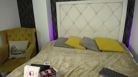 Snapshot of samu_foxxx chatting on 09.18.25 SAMU online show from 09.18.25