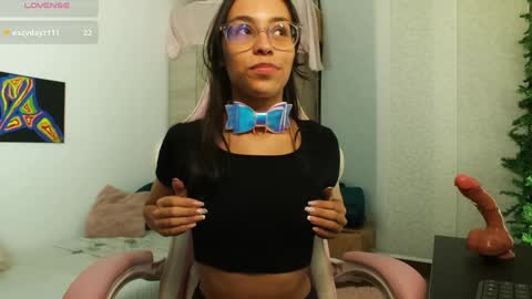 Snapshot of samyonichan chatting on 01.06.25 Special show on 17 december and 23 UwU online show from 01.06.25