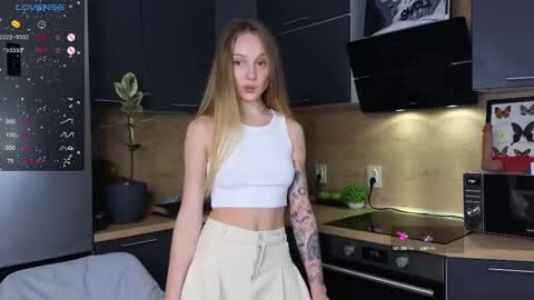 Snapshot of sandra_buika chatting on 03.04.25 Sandra      Lillys Page    online show from 03.04.25