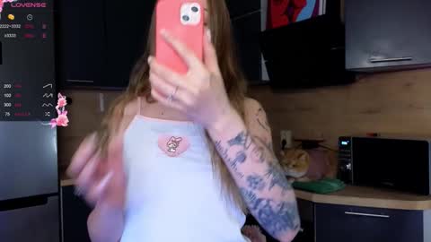 Snapshot of sandra_buika chatting on 09.16.25 Sandra      Lillys Page    online show from 09.16.25