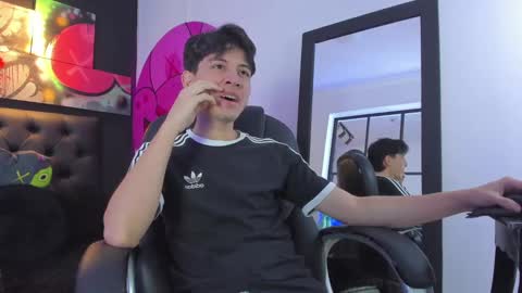 Snapshot of santi_delacruz chatting on 12.03.24 santi online show from 12.03.24