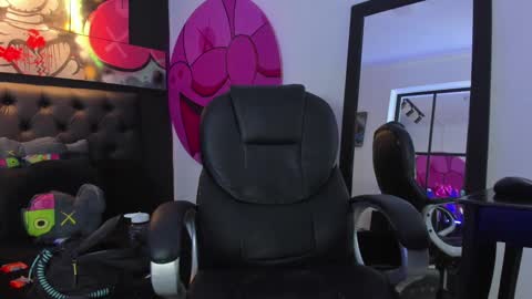 Snapshot of santi_delacruz chatting on 12.04.24 santi online show from 12.04.24