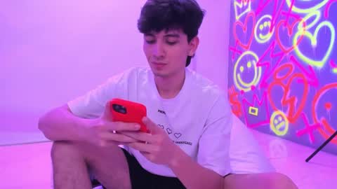 Snapshot of santi_delacruz chatting on 12.13.24 santi online show from 12.13.24