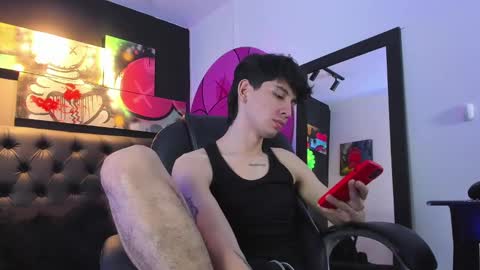 Snapshot of santi_delacruz chatting on 12.17.24 santi online show from 12.17.24