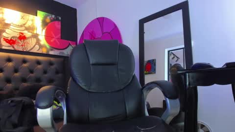 Snapshot of santi_delacruz chatting on 12.24.24 santi online show from 12.24.24