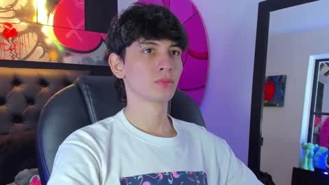 Snapshot of santi_delacruz chatting on 01.14.25 santi online show from 01.14.25