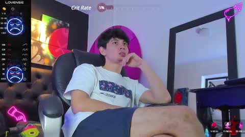 Snapshot of santi_delacruz chatting on 01.14.25 santi online show from 01.14.25