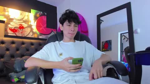 Snapshot of santi_delacruz chatting on 01.15.25 santi online show from 01.15.25