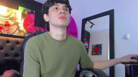 Snapshot of santi_delacruz chatting on 01.17.25 santi online show from 01.17.25