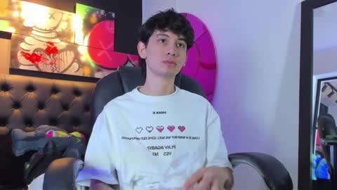 Snapshot of santi_delacruz chatting on 01.20.25 santi online show from 01.20.25