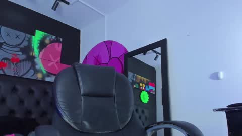 Snapshot of santi_delacruz chatting on 01.29.25 santi online show from 01.29.25