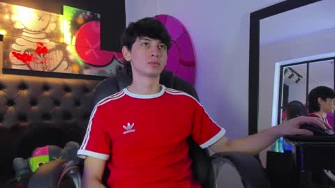 Snapshot of santi_delacruz chatting on 01.30.25 santi online show from 01.30.25