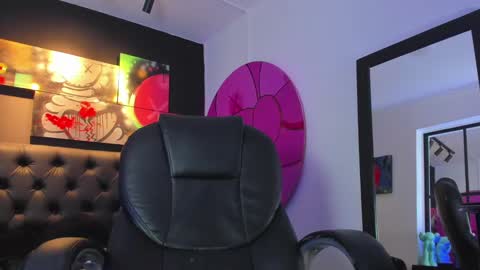 Snapshot of santi_delacruz chatting on 02.01.25 santi online show from 02.01.25