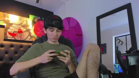 Snapshot of santi_delacruz chatting on 02.01.25 santi online show from 02.01.25