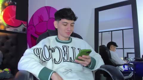 Snapshot of santi_delacruz chatting on 02.11.25 santi online show from 02.11.25