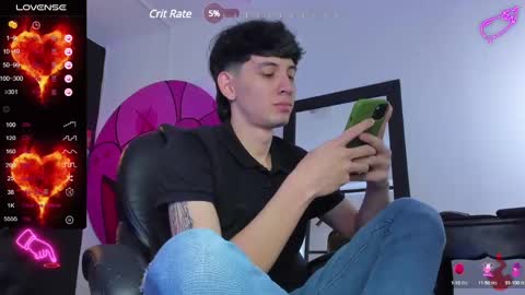 Snapshot of santi_delacruz chatting on 02.12.25 santi online show from 02.12.25