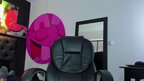 Snapshot of santi_delacruz chatting on 02.14.25 santi online show from 02.14.25