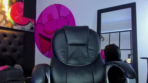 Snapshot of santi_delacruz chatting on 02.26.25 santi online show from 02.26.25