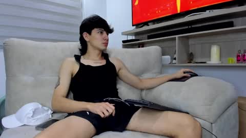 Snapshot of santi_delacruz chatting on 11.13.25 santi online show from 11.13.25