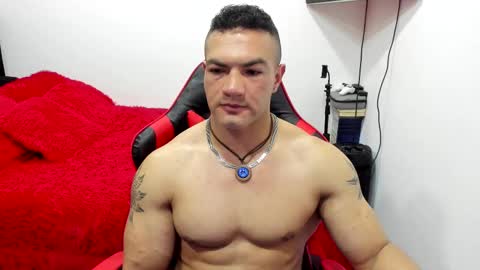 Snapshot of santi_pastori chatting on 09.08.25 santi_pastori online show from 09.08.25