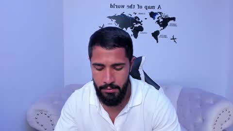 santiago_huntt online show from 10.04.25