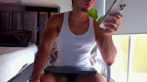 Santiago Seans online show from 10.17.25