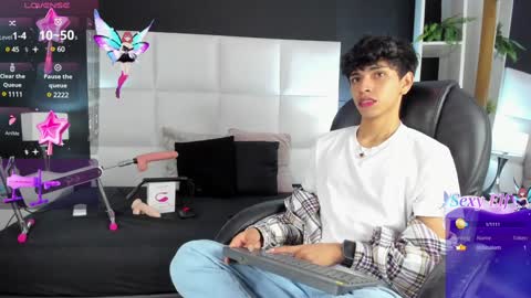 Snapshot of santy_carrington chatting on 12.18.24 Santiago Carrington online show from 12.18.24