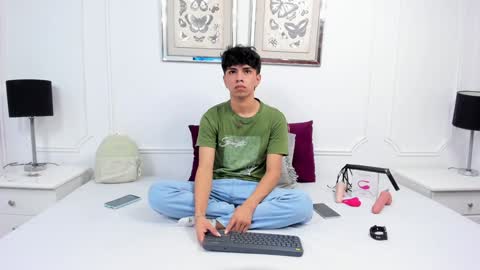 Santiago Carrington online show from 01.03.25