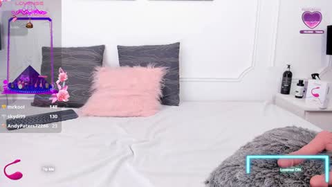 Snapshot of santy_carrington chatting on 02.08.25 Santiago Carrington online show from 02.08.25