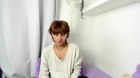 Snapshot of santy_kitty chatting on 01.20.25 kitty online show from 01.20.25