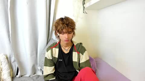 Snapshot of santy_kitty chatting on 02.13.25 kitty online show from 02.13.25