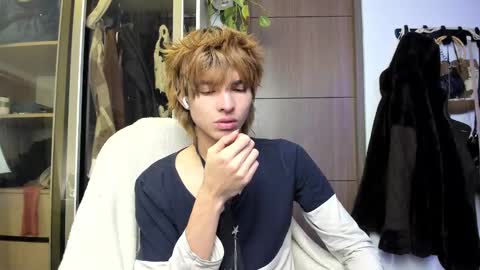 Snapshot of santy_kitty chatting on 02.26.25 kitty online show from 02.26.25