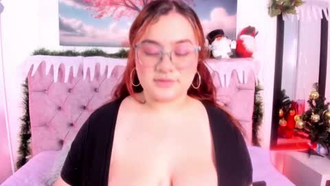 Snapshot of sara_ariass chatting on 12.23.24 SARA ARIAS online show from 12.23.24