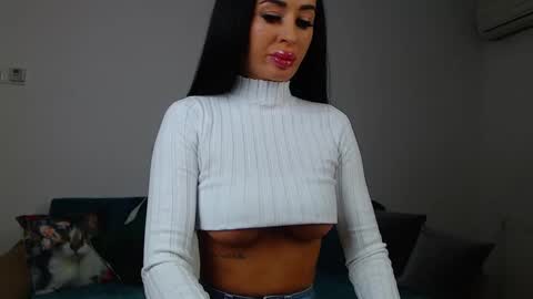 Snapshot of sara_daisy chatting on 02.13.25 Im Sara I am happy to be here  online show from 02.13.25