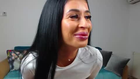 Snapshot of sara_daisy chatting on 02.19.25 Im Sara I am happy to be here  online show from 02.19.25